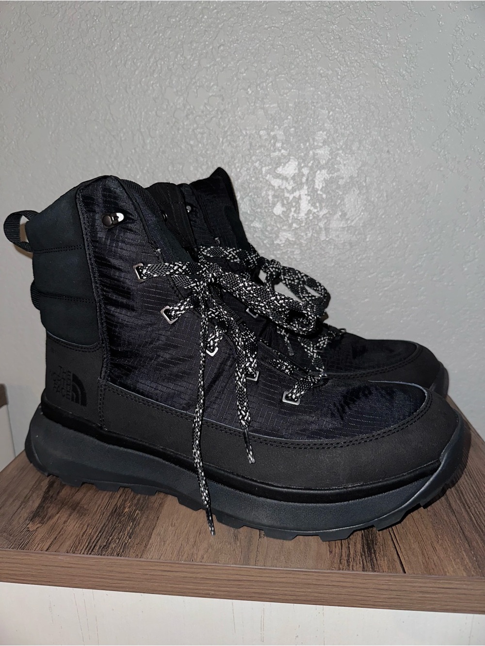 The North Face Men's Bergen Leather Waterproof Winter Boots
